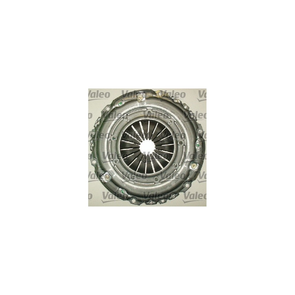 Kit D'embrayage VALEO 834532 - Diamètre 240 Mm - Avec Disque - Pour Confort De Conduite Et Transmission Optimale